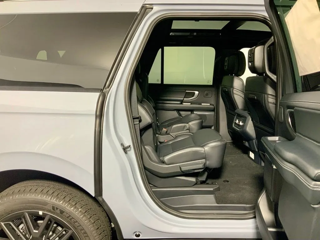 Ford Expedition MAX photo 33