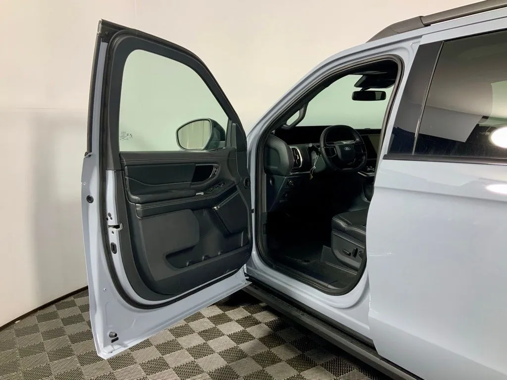 Ford Expedition MAX photo 18