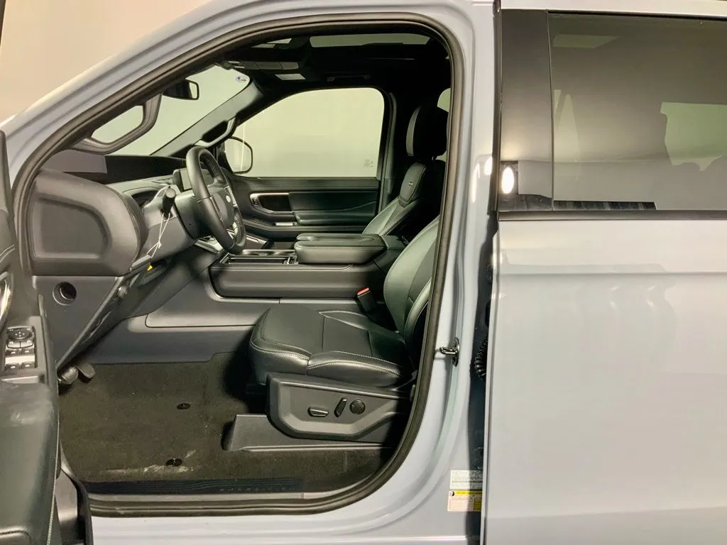 Ford Expedition MAX photo 19