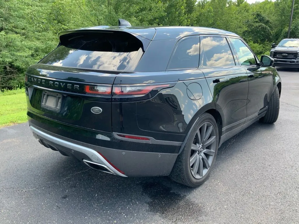 Land Rover Range Rover Velar photo 22