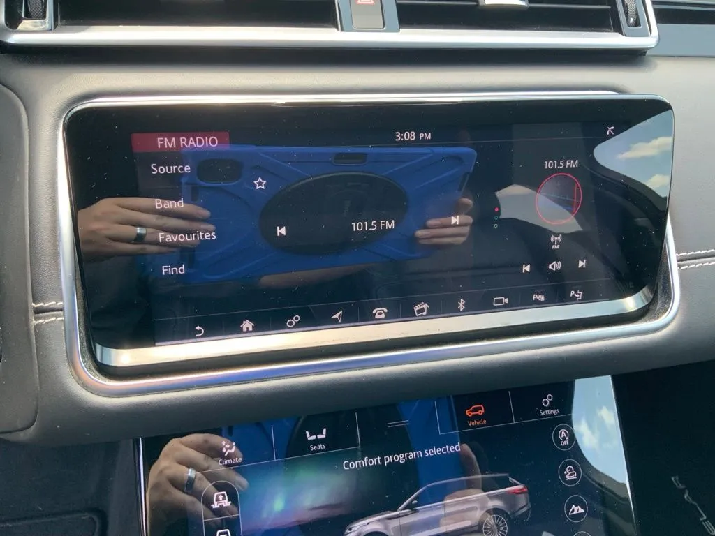 Land Rover Range Rover Velar photo 17