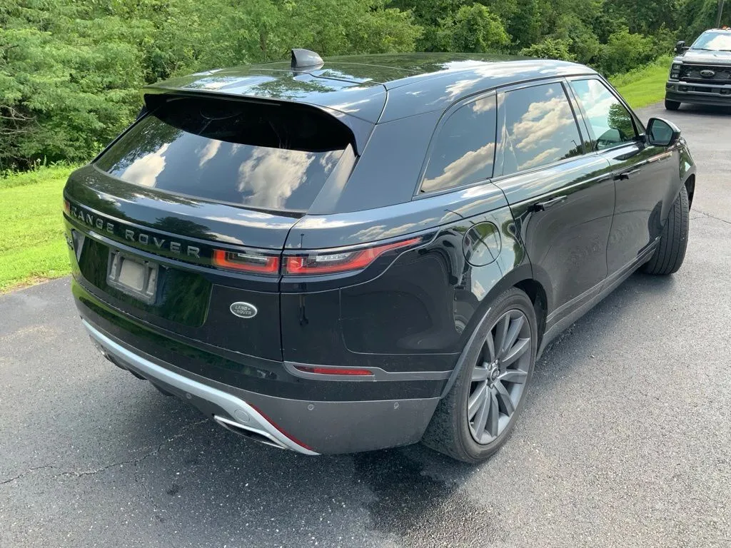 Land Rover Range Rover Velar photo 11