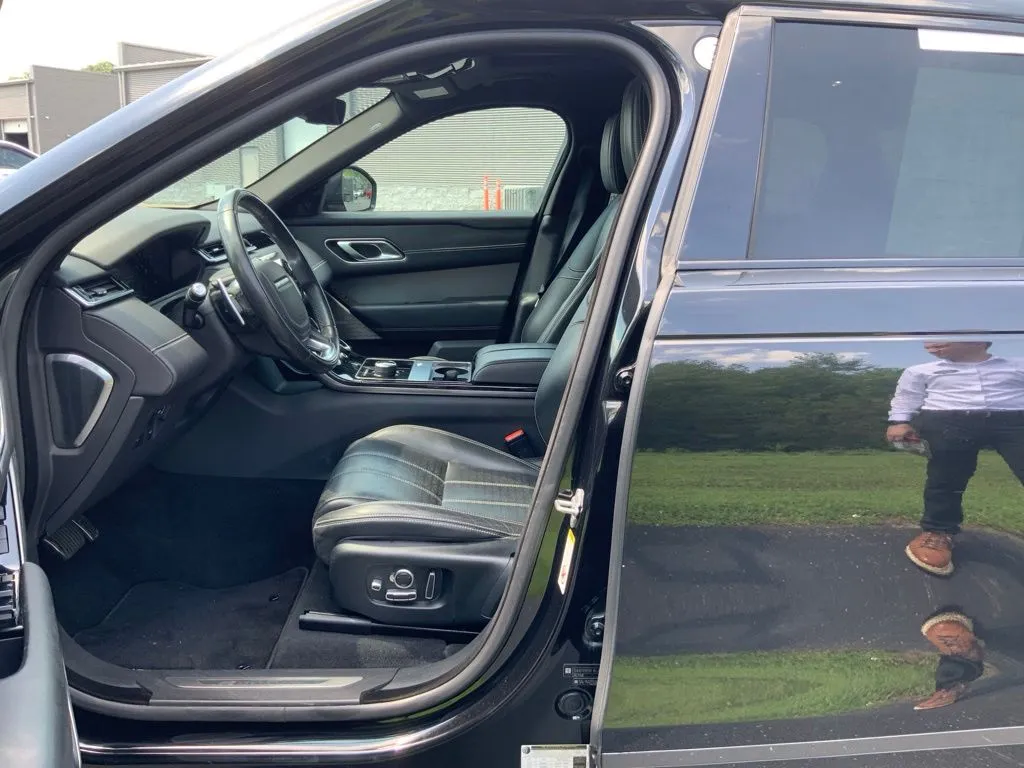 Land Rover Range Rover Velar photo 10
