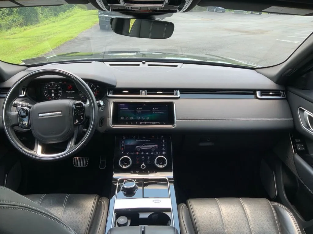 Land Rover Range Rover Velar photo 12