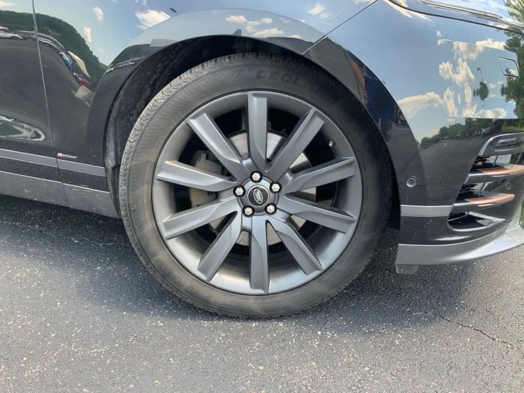 Land Rover Range Rover Velar photo 25