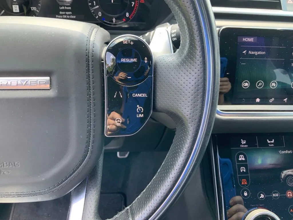 Land Rover Range Rover Velar photo 19