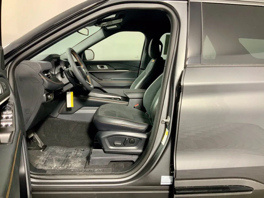 Ford Explorer photo 19