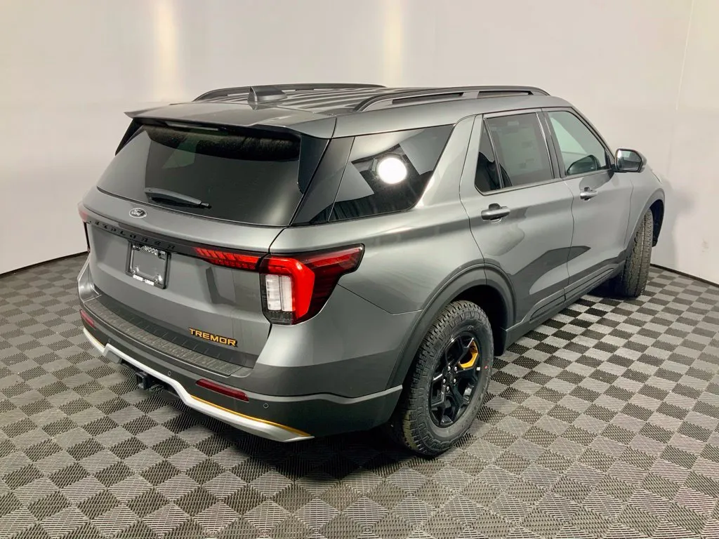 Ford Explorer photo 17