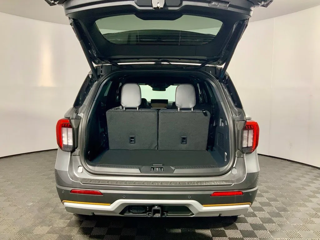Ford Explorer photo 14