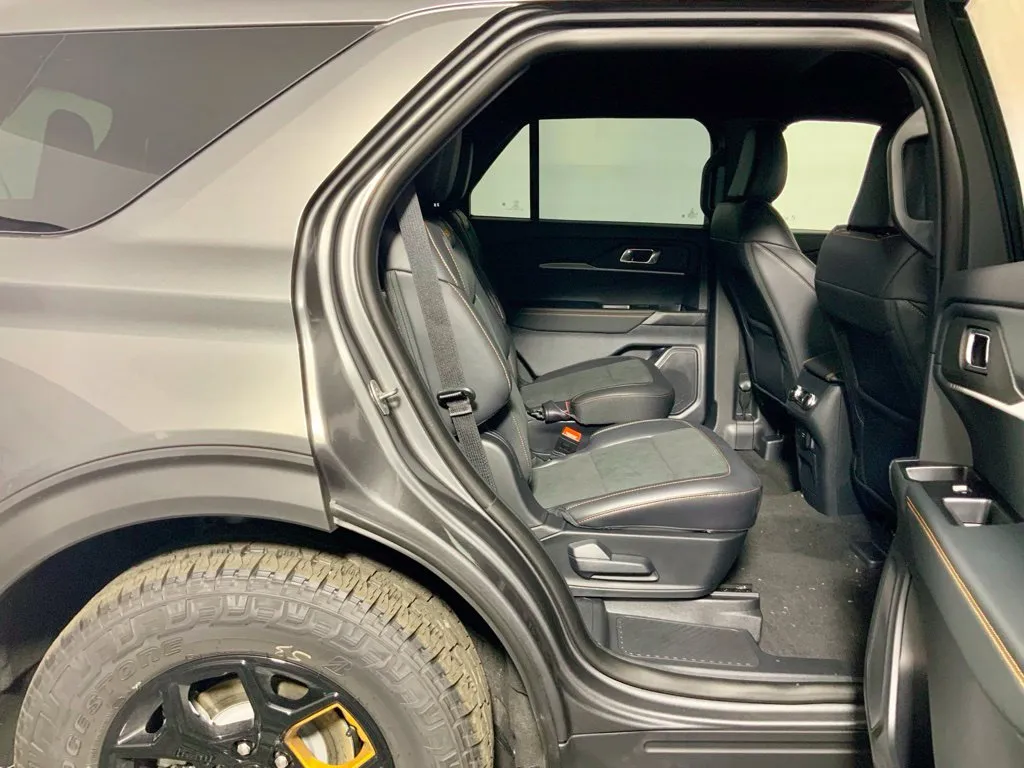 Ford Explorer photo 31