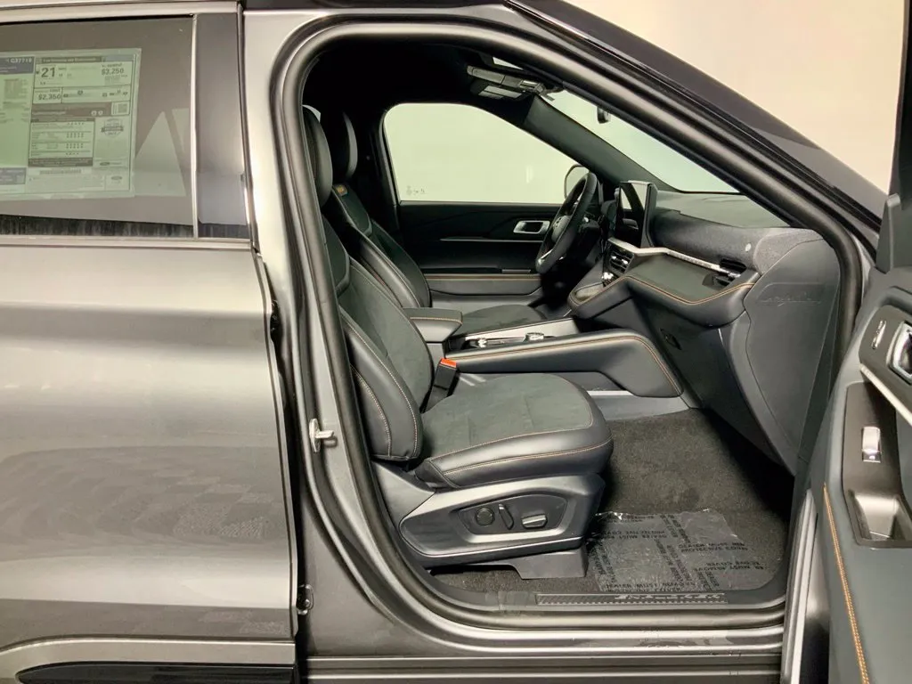 Ford Explorer photo 33