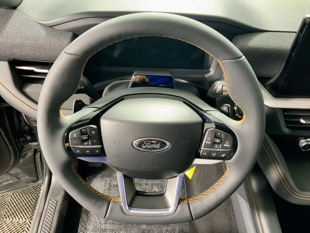 Ford Explorer photo 23