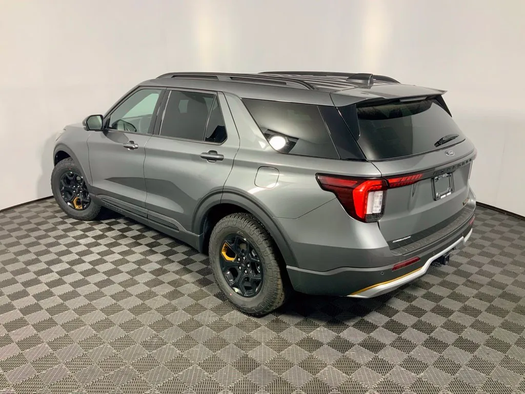 Ford Explorer photo 12