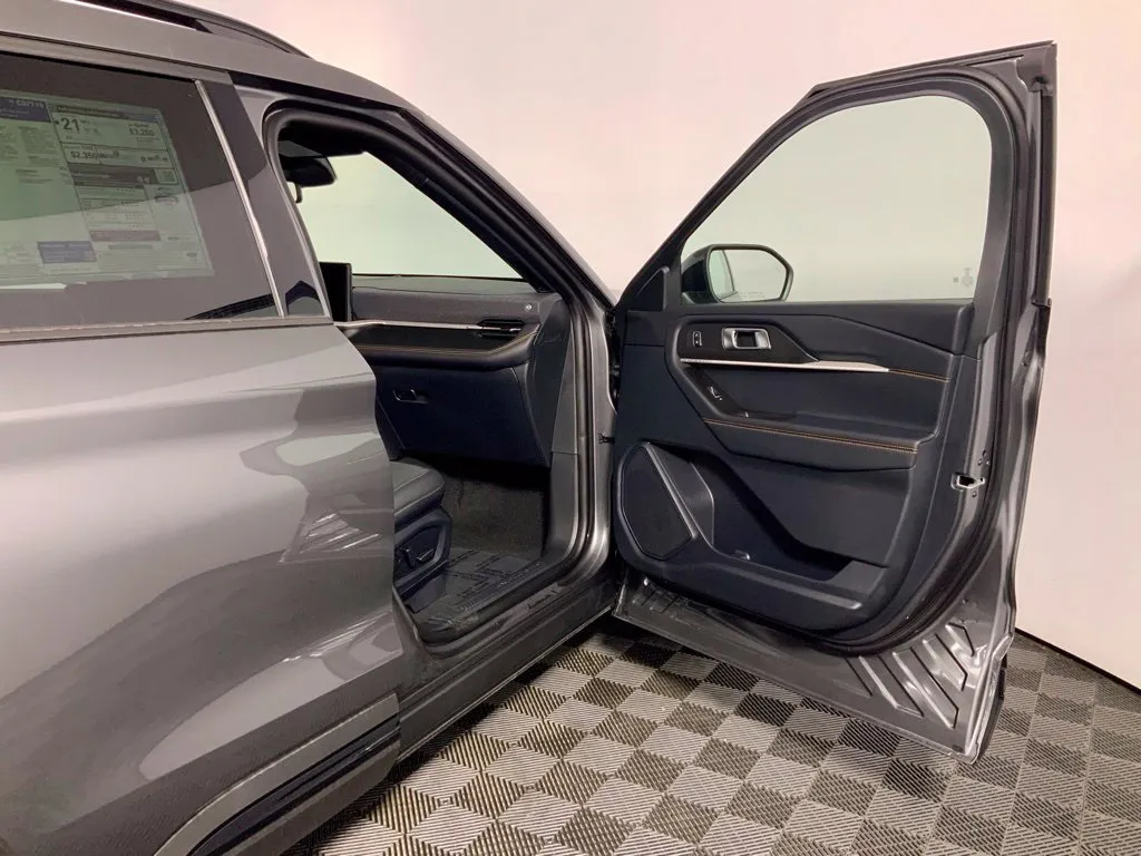 Ford Explorer photo 32