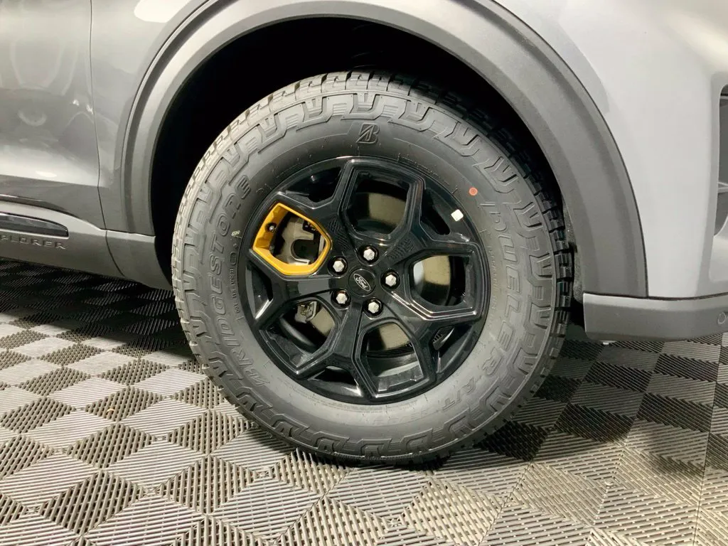 Ford Explorer photo 34