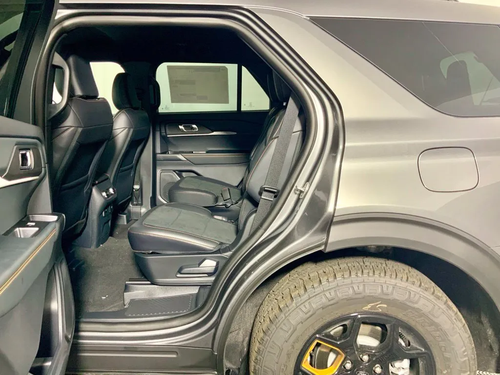 Ford Explorer photo 28