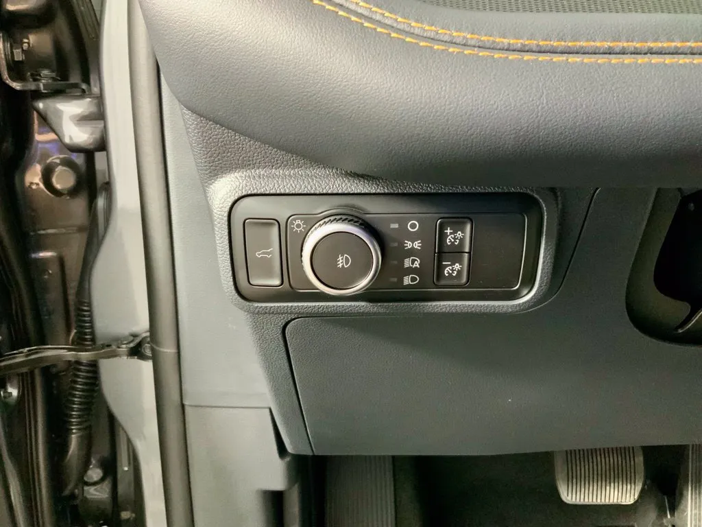 Ford Explorer photo 22