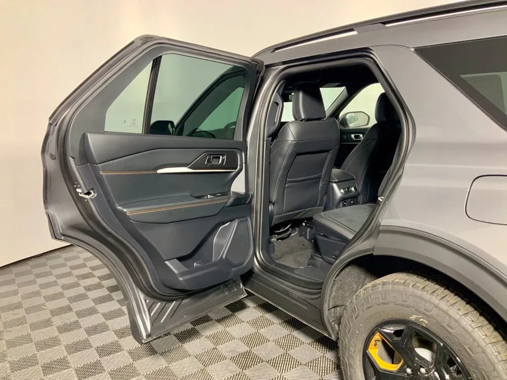 Ford Explorer photo 27