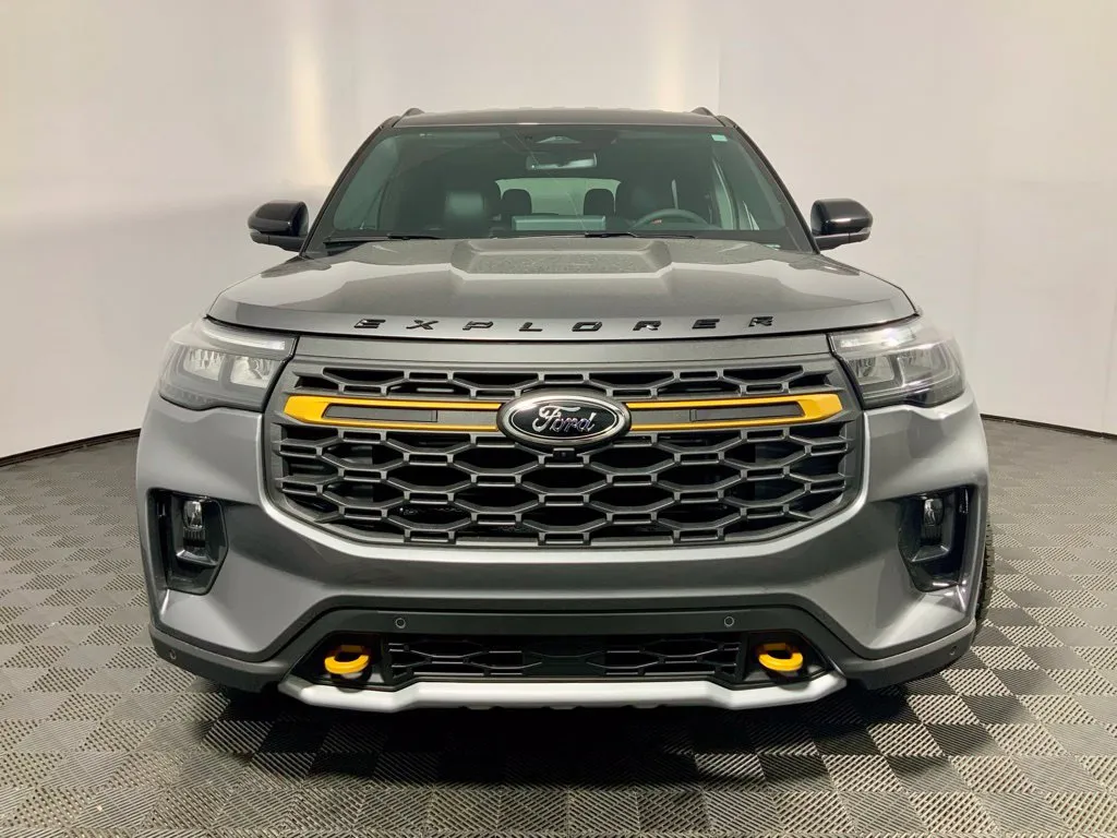 Ford Explorer photo 4