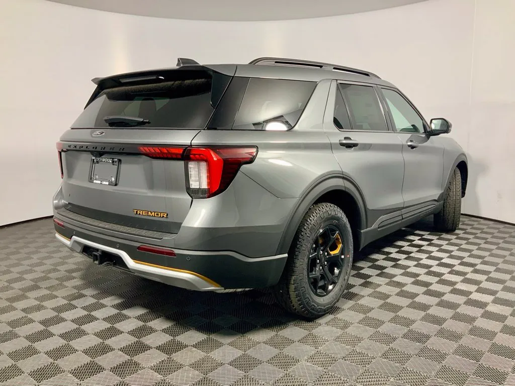 Ford Explorer photo 16