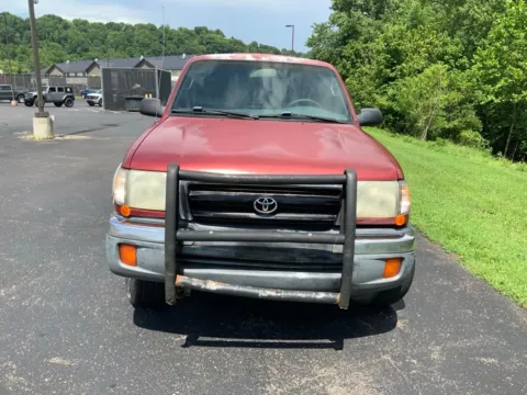 More photos of 2000 Toyota Tacoma PreRunner at Don Wood Ford Lincoln, OH