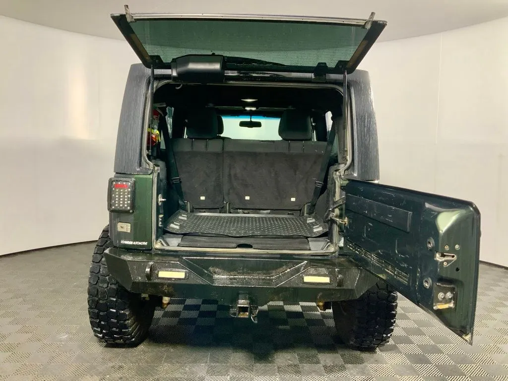 Jeep Wrangler photo 12