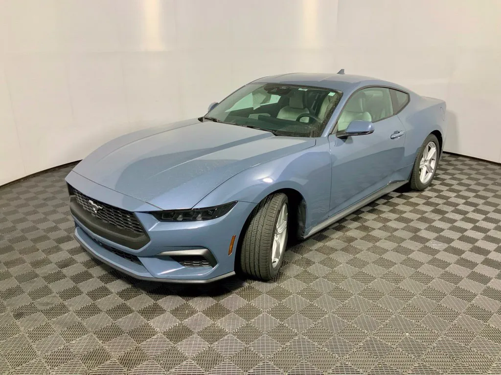 Ford Mustang photo 11