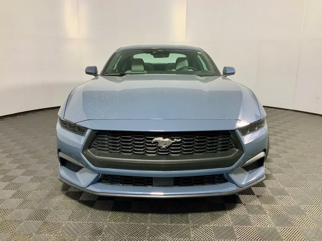 Ford Mustang photo 5