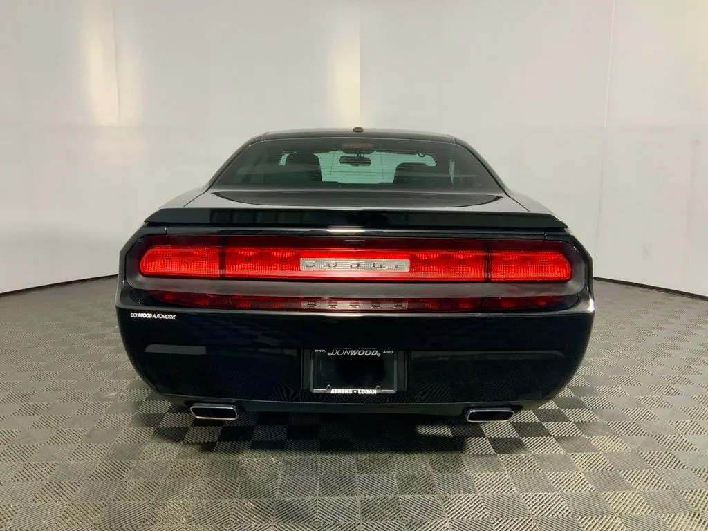 Dodge Challenger photo 12
