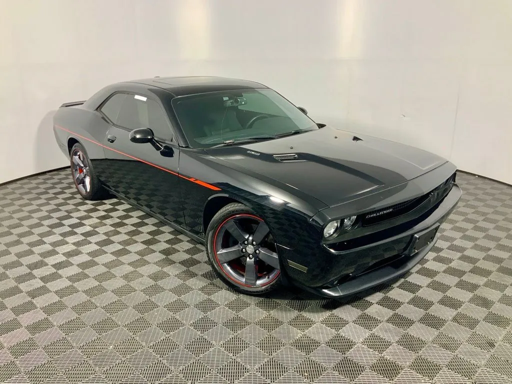 Dodge Challenger photo 2