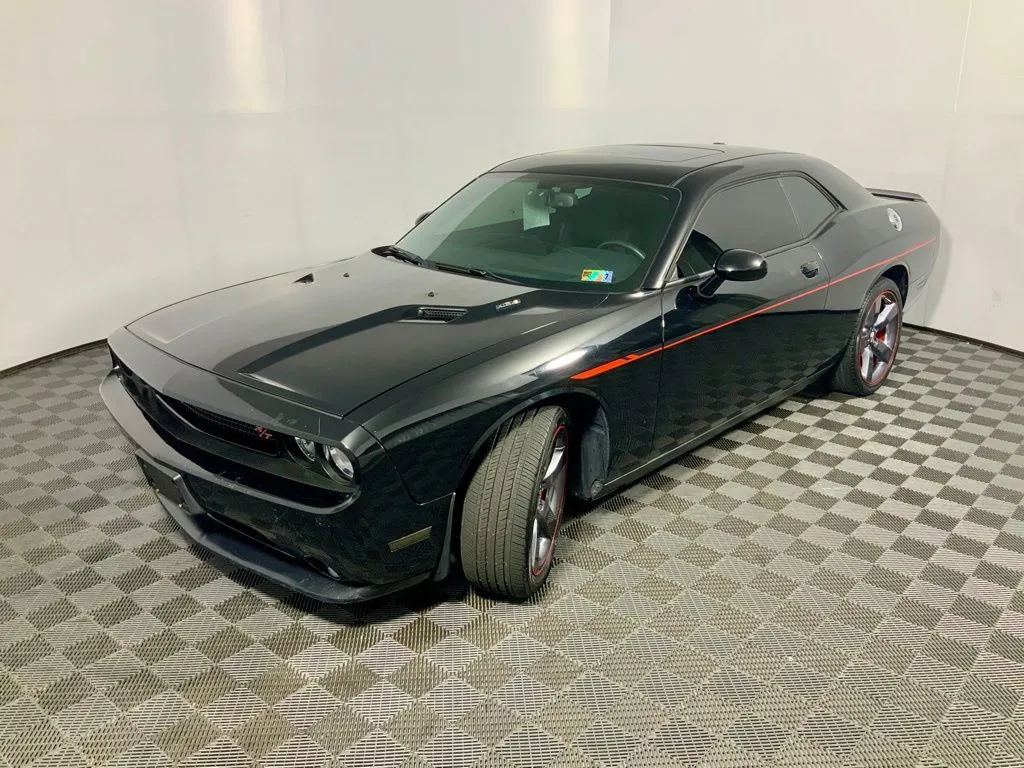 Dodge Challenger photo 8