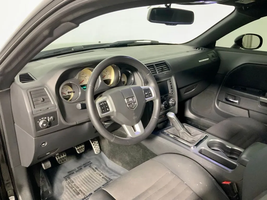 Dodge Challenger photo 19
