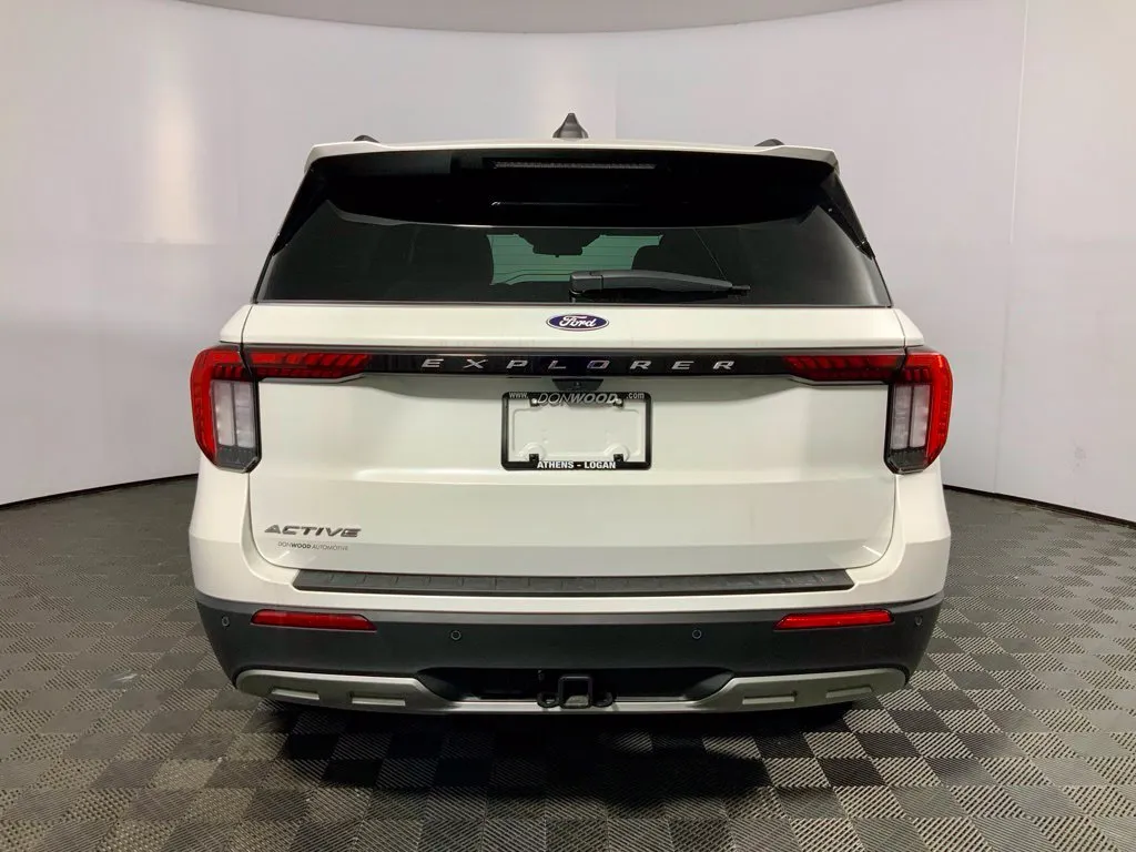 Ford Explorer photo 16