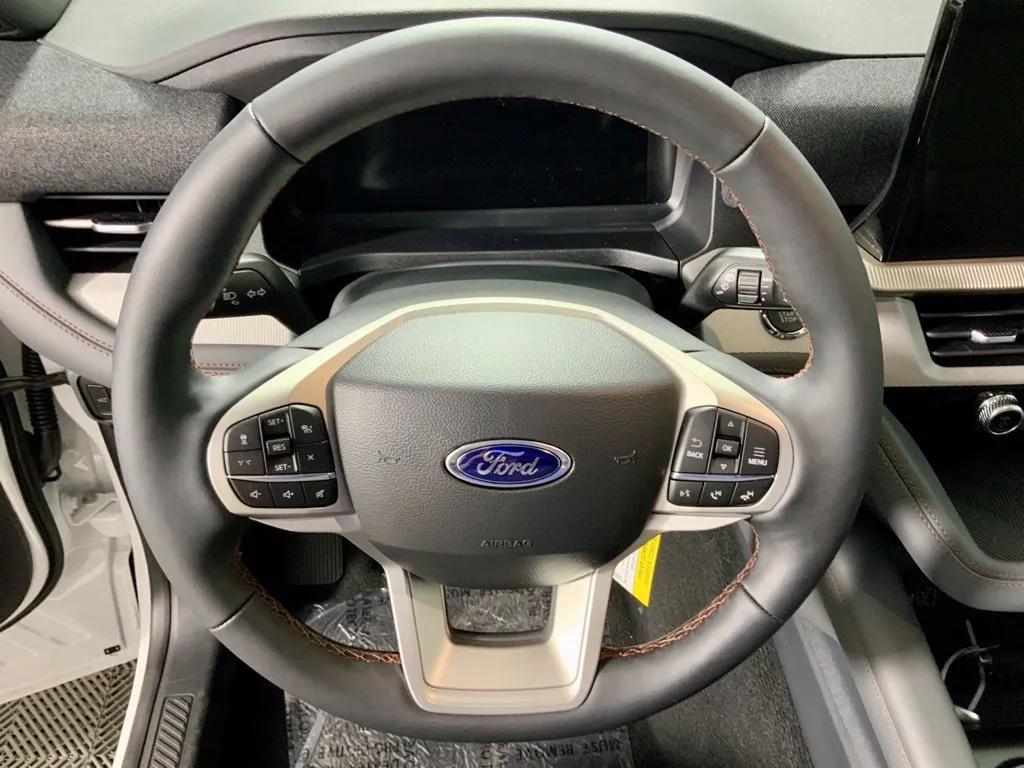 Ford Explorer photo 24