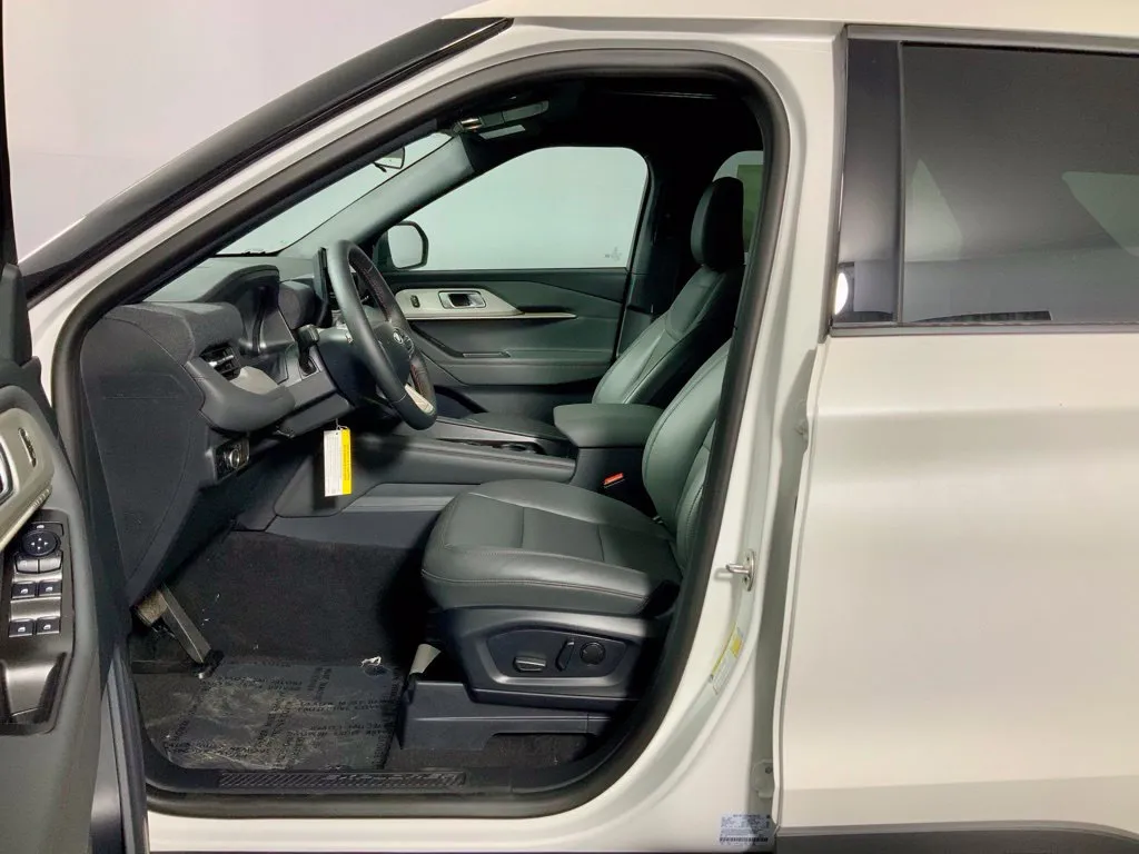 Ford Explorer photo 20