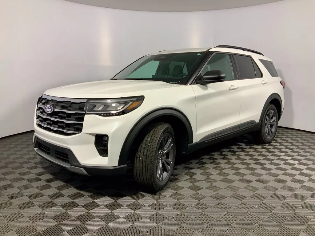Ford Explorer photo 11