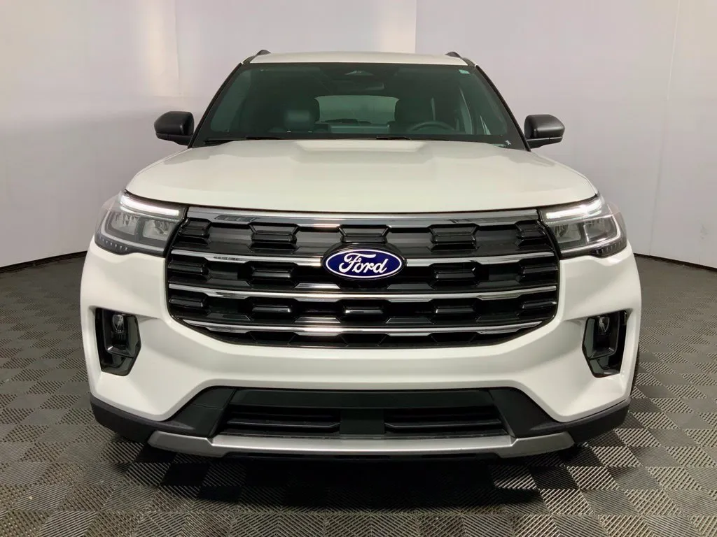 Ford Explorer photo 7