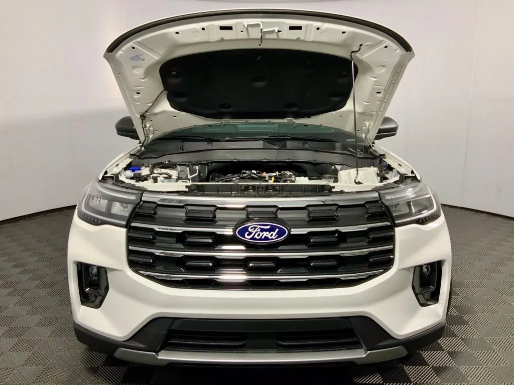 Ford Explorer photo 8
