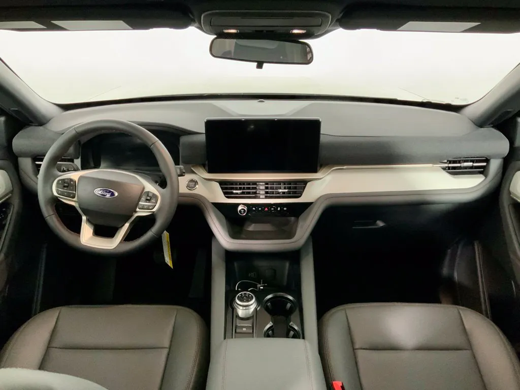Ford Explorer photo 28