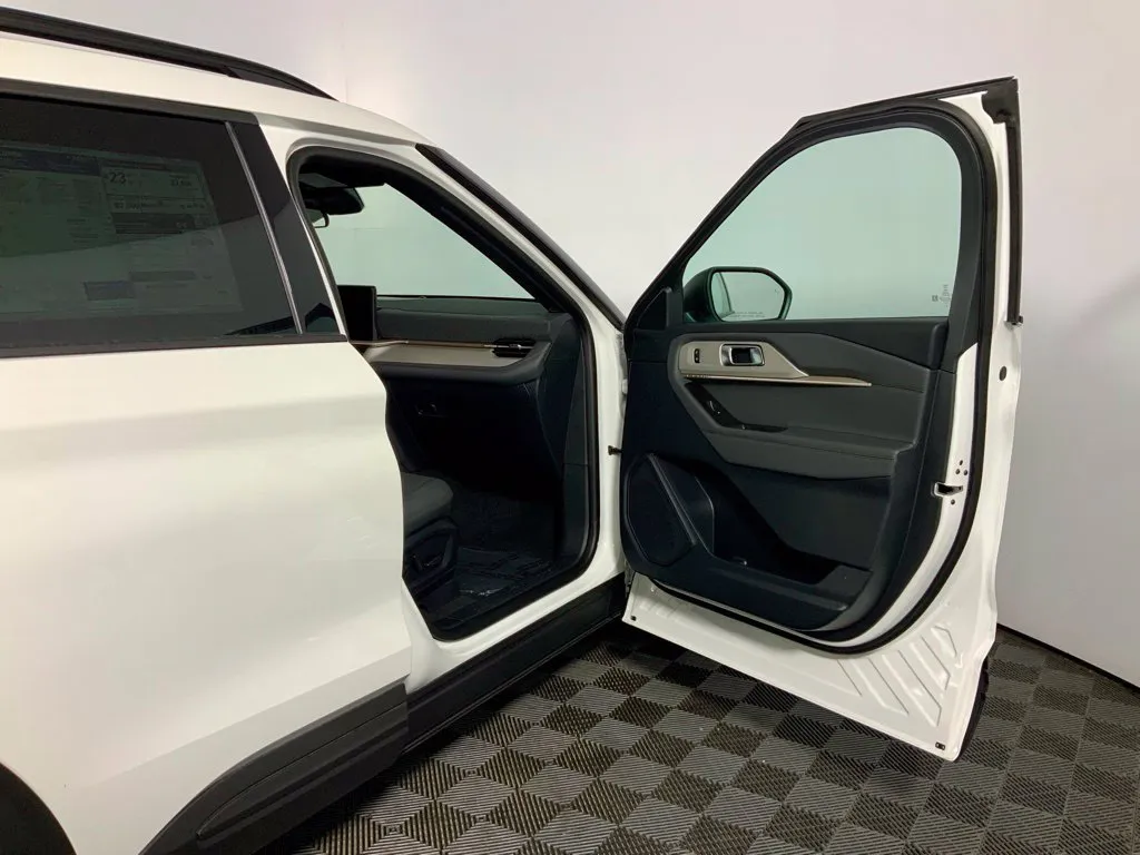 Ford Explorer photo 33