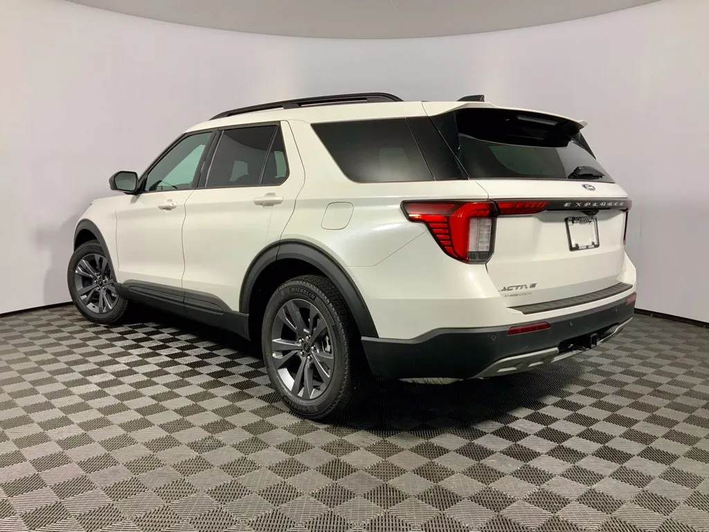 Ford Explorer photo 13