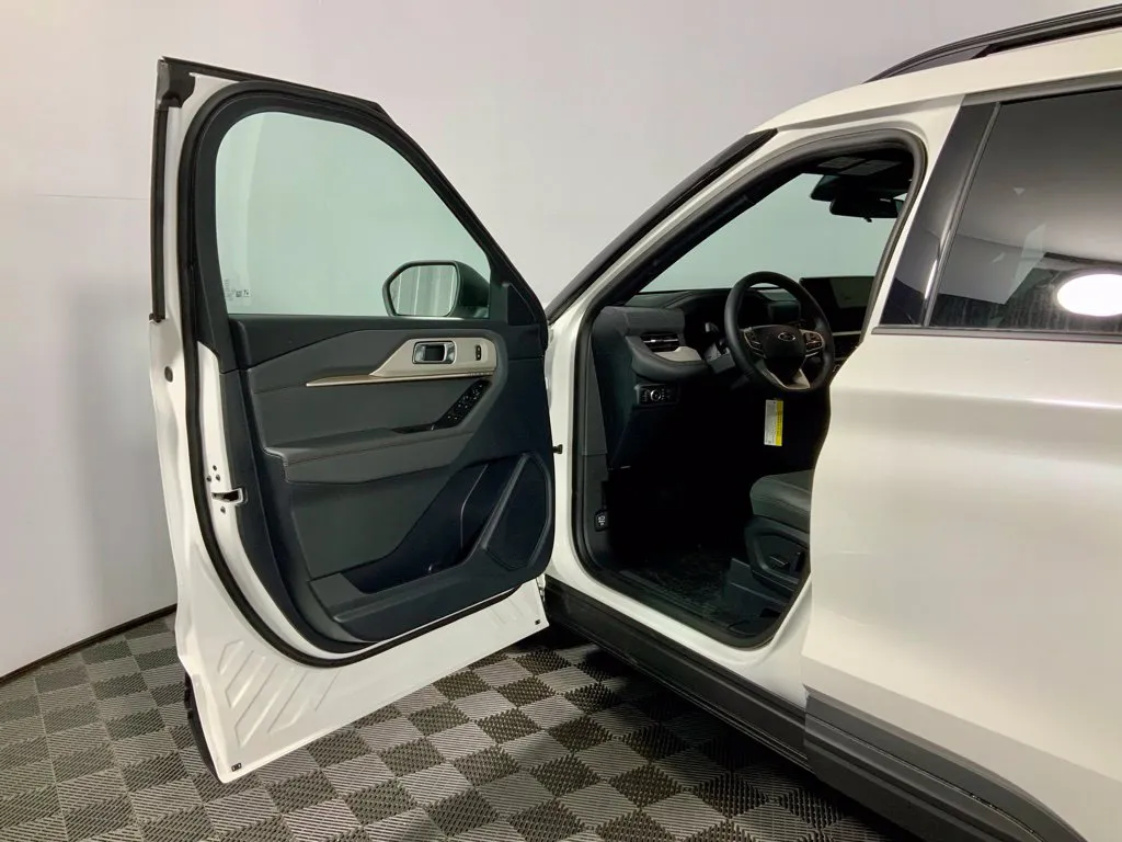 Ford Explorer photo 19