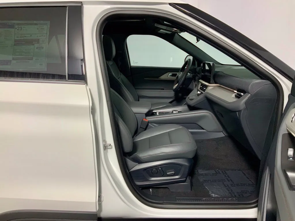 Ford Explorer photo 34
