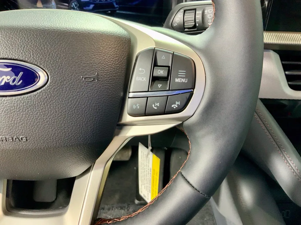 Ford Explorer photo 26