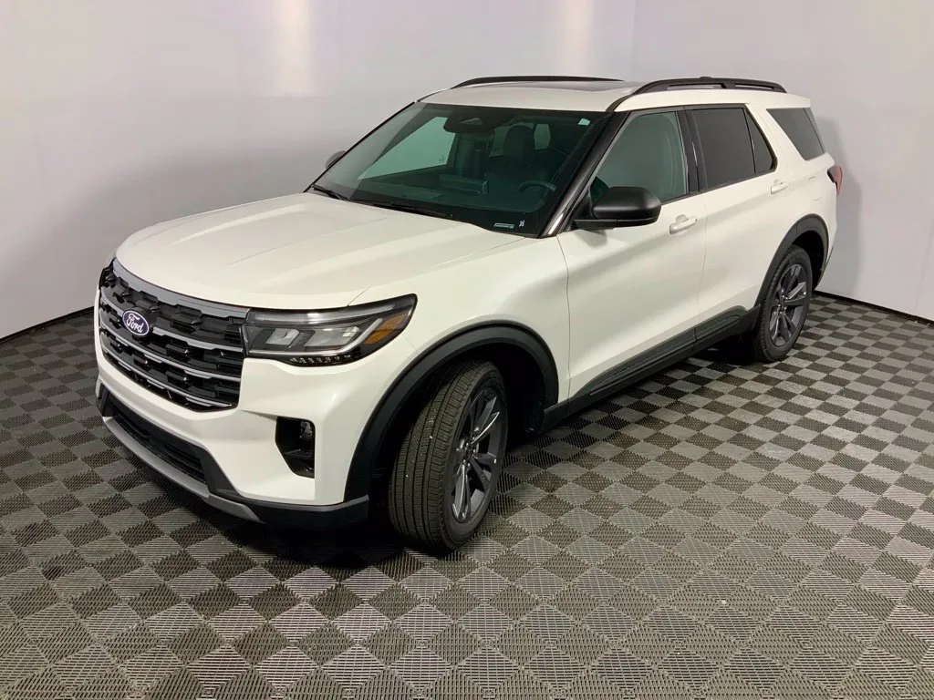 Ford Explorer photo 12