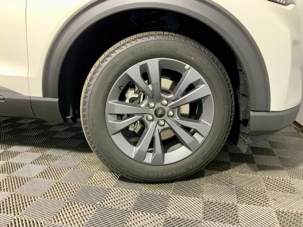 Ford Explorer photo 35