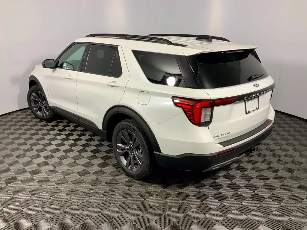 Ford Explorer photo 14
