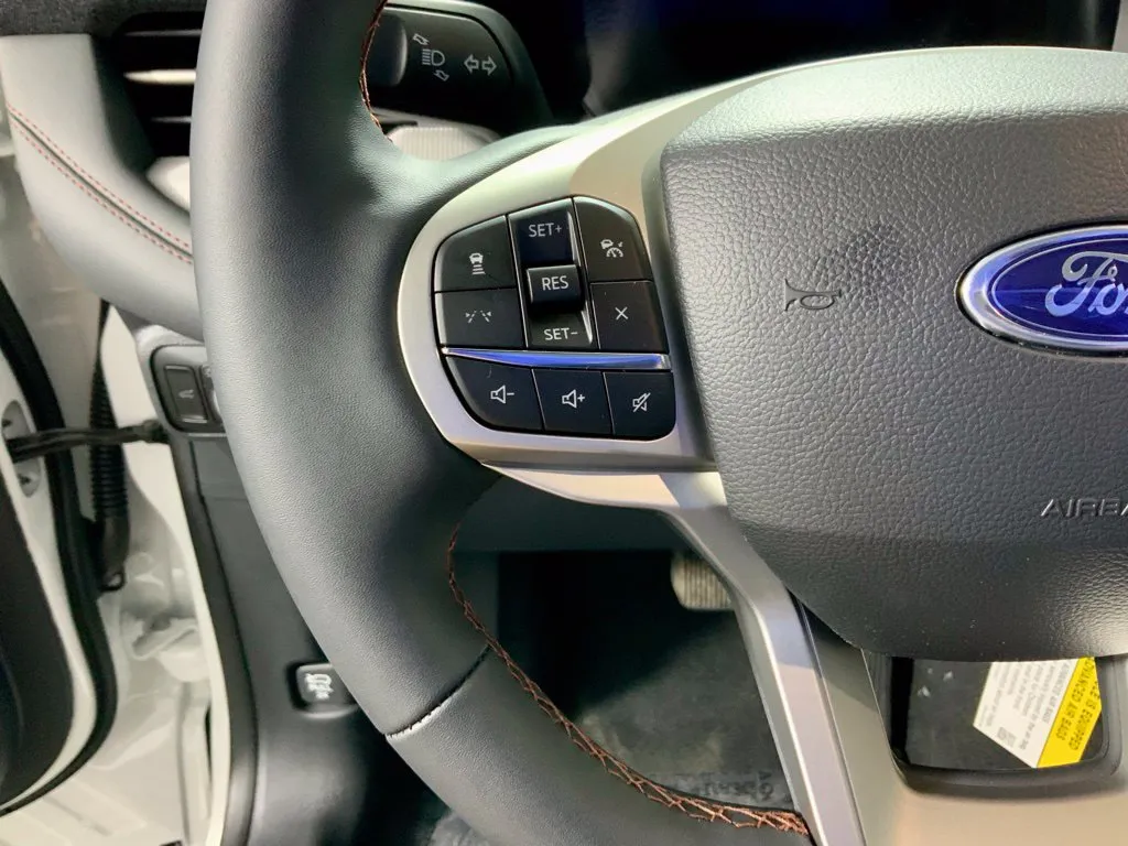 Ford Explorer photo 25
