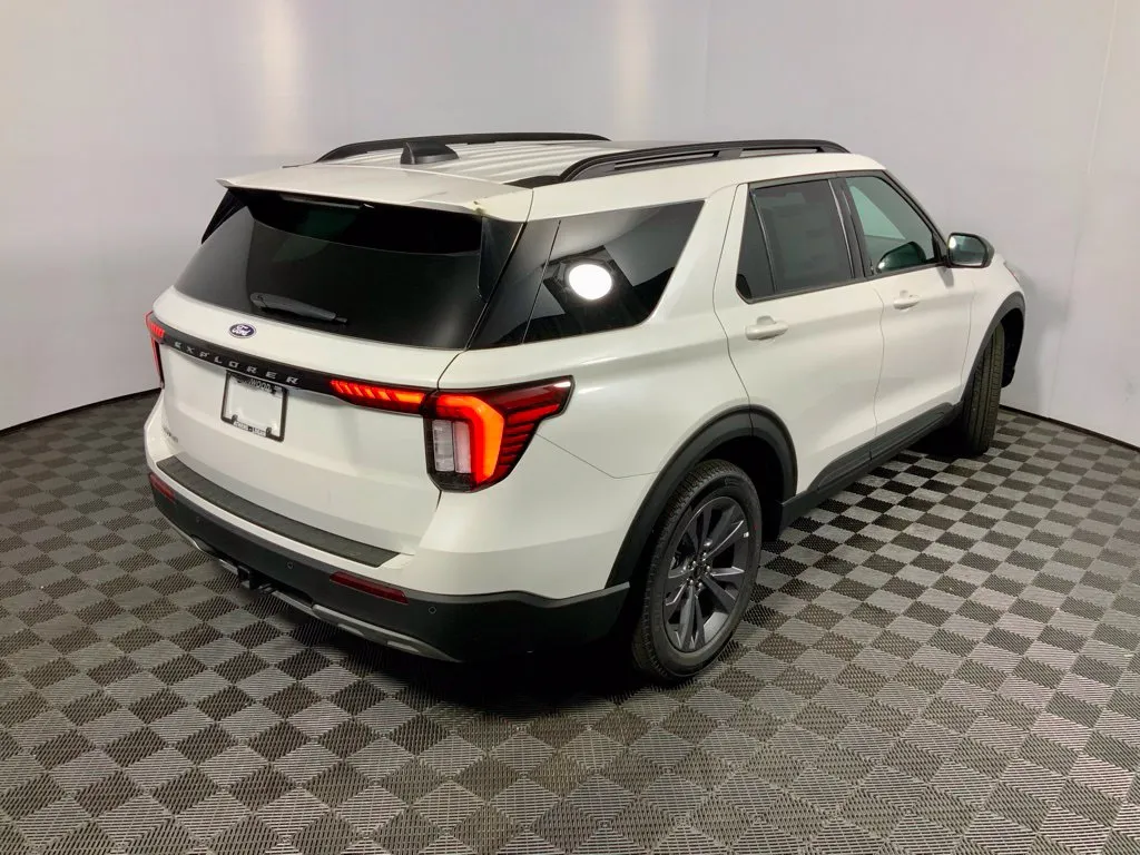 Ford Explorer photo 18