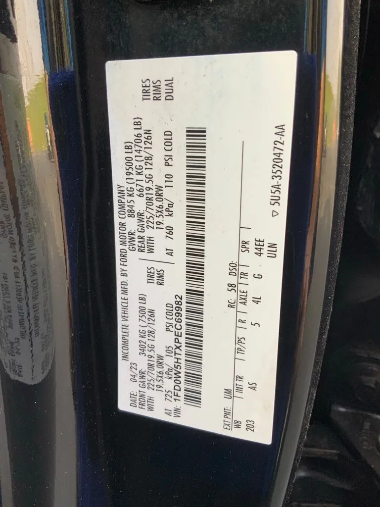 Ford F-550SD photo 28